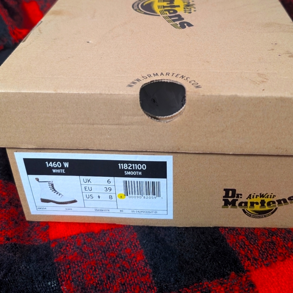 NIB Dr. Martens 1460 W - Picture 10 of 11